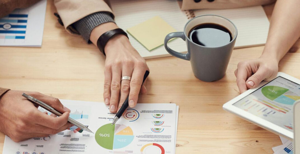 Tableau comparatif simplifié illustrant la mise en concurrence des offres fournisseurs.
